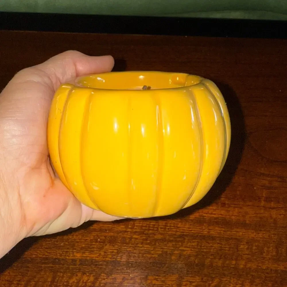 Small Pale Orange Unused Pumpkin Candle‎ Extremely Light Scent